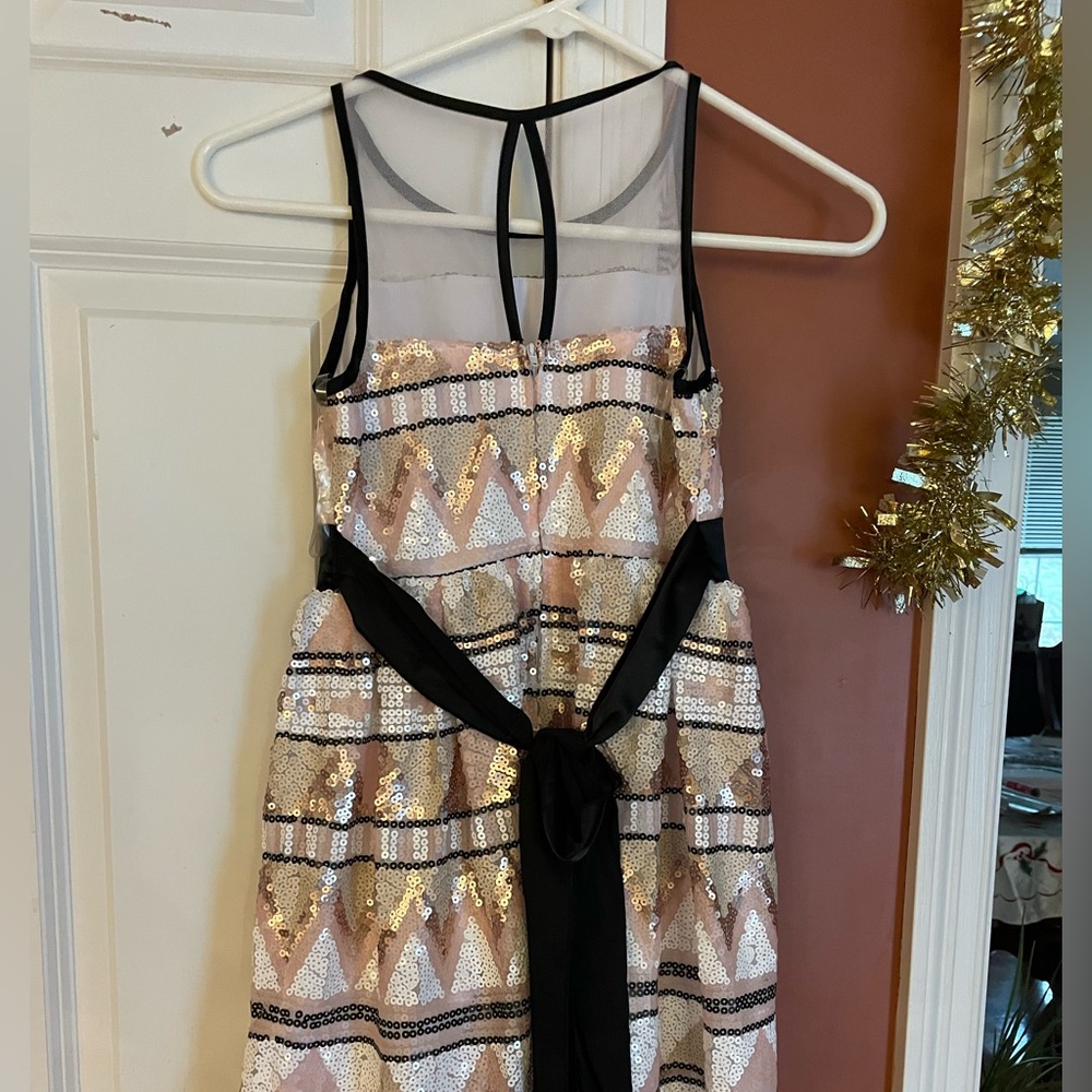 Beautiful high quality girls size 8 dress.. perfect for a fancy occasion.